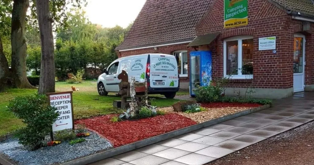 Bienvenida y recepción del camping