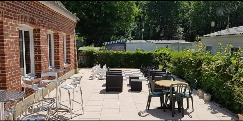 Ambiente en el bar del camping