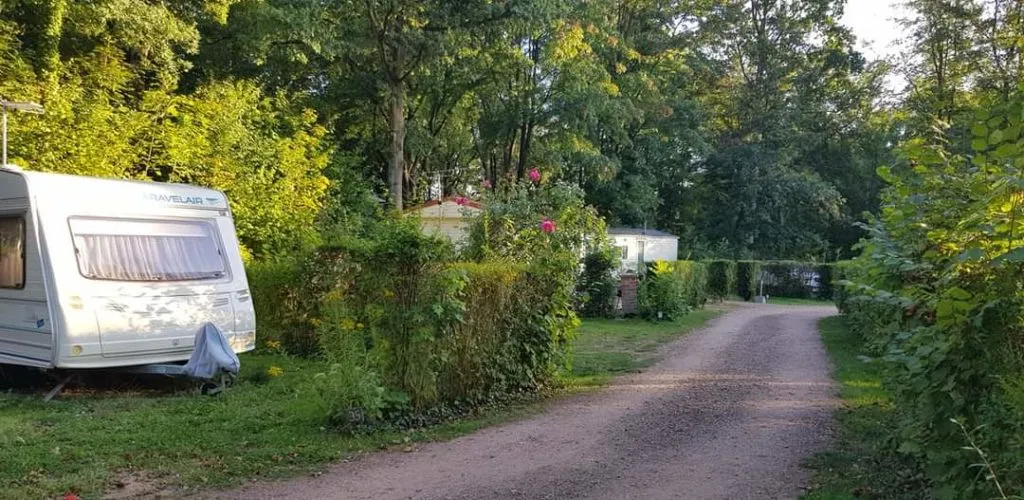 Parcela camping naturaleza – camping tranquilo en el bosque