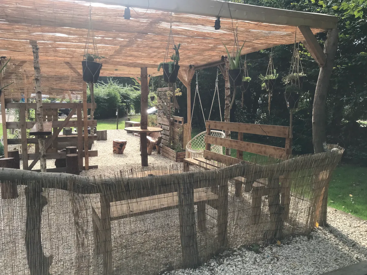 Pergola – coin lecture en forêt