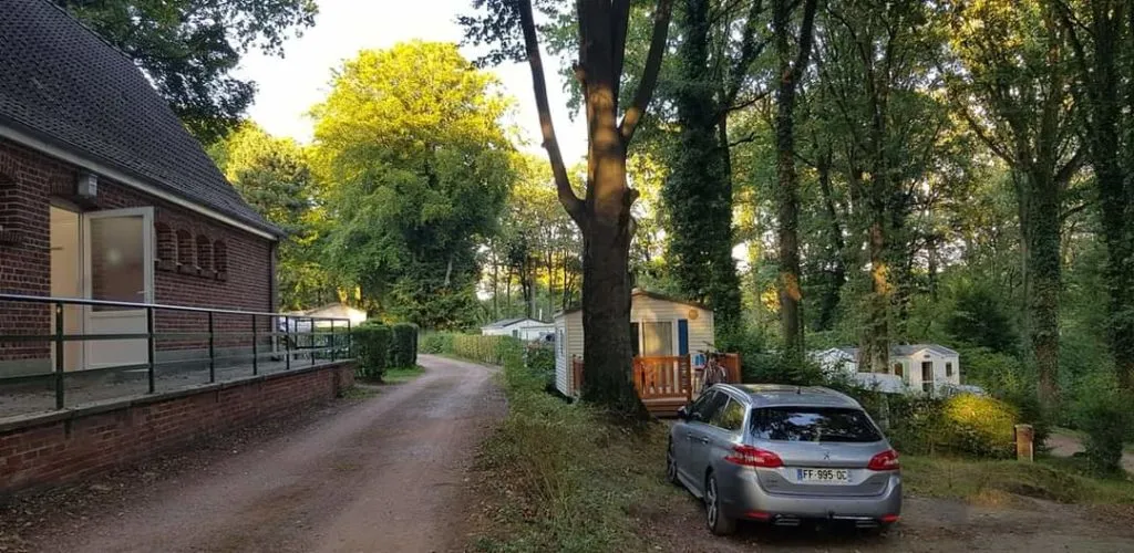 Caravane installée sur emplacement